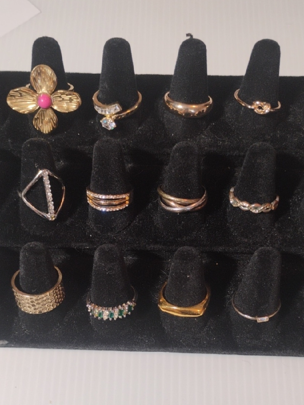12  Rings All Side 8 To 8.75 Sold As One Lot
